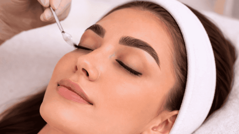 הרמת גבות קוסמטית