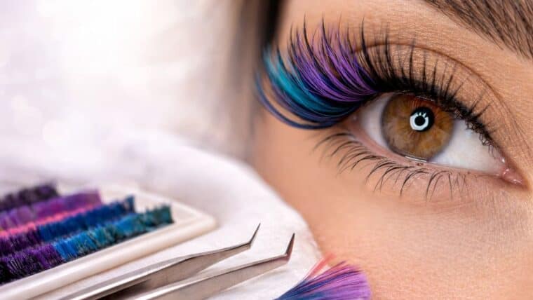ריסים צבעוניים – טרנד חדש בעולם הלחמת הריסים